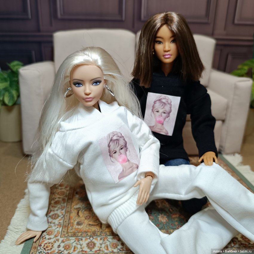 Кит, Руни и розовый диван