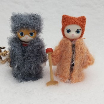 Кошки Meow на прогулке