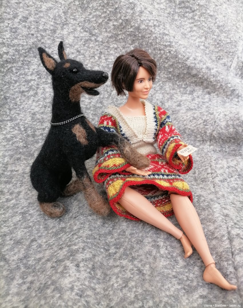 Смотрят на бумажку