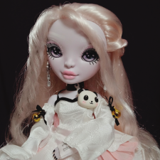 Главные скромницы приоделись