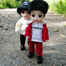 Младшие напросились на прогулку.