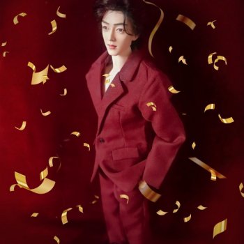 Сяо Чжань в красном