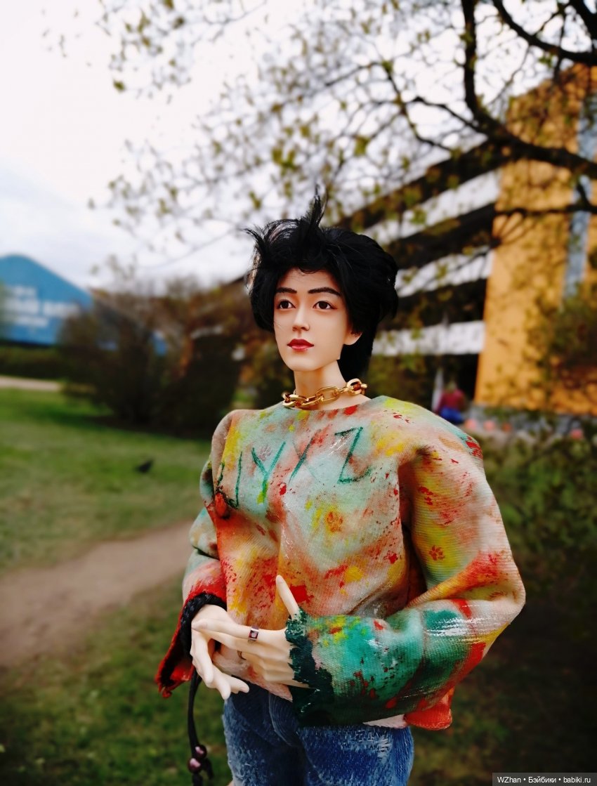 Сяо Чжань, прогулка в майской прохладе