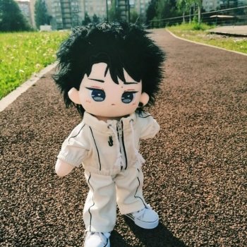 Плюшик Ван Ибо в новом костюмчике