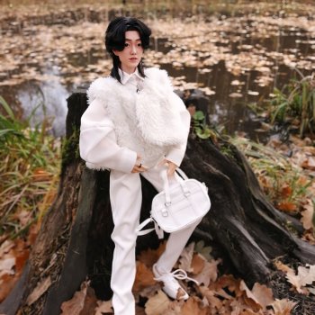 Белое облачко в осеннем лесу