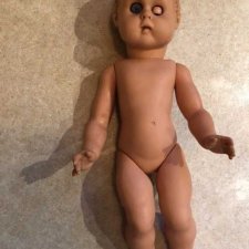 Помогите, пожалуйста, опознать куклу, которая была у мамы в детстве.