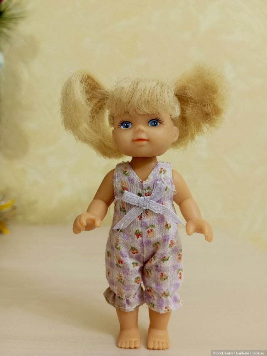 Северина, кажется из Москвы, заигранная, одежа родная,