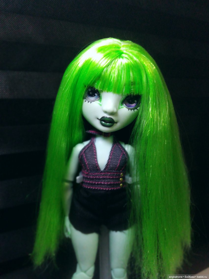 Стрижём и укладываем челку RH