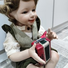 мальчик с гармошкой 30см сидя Фарфор,
