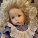 Кукла фарфоровая