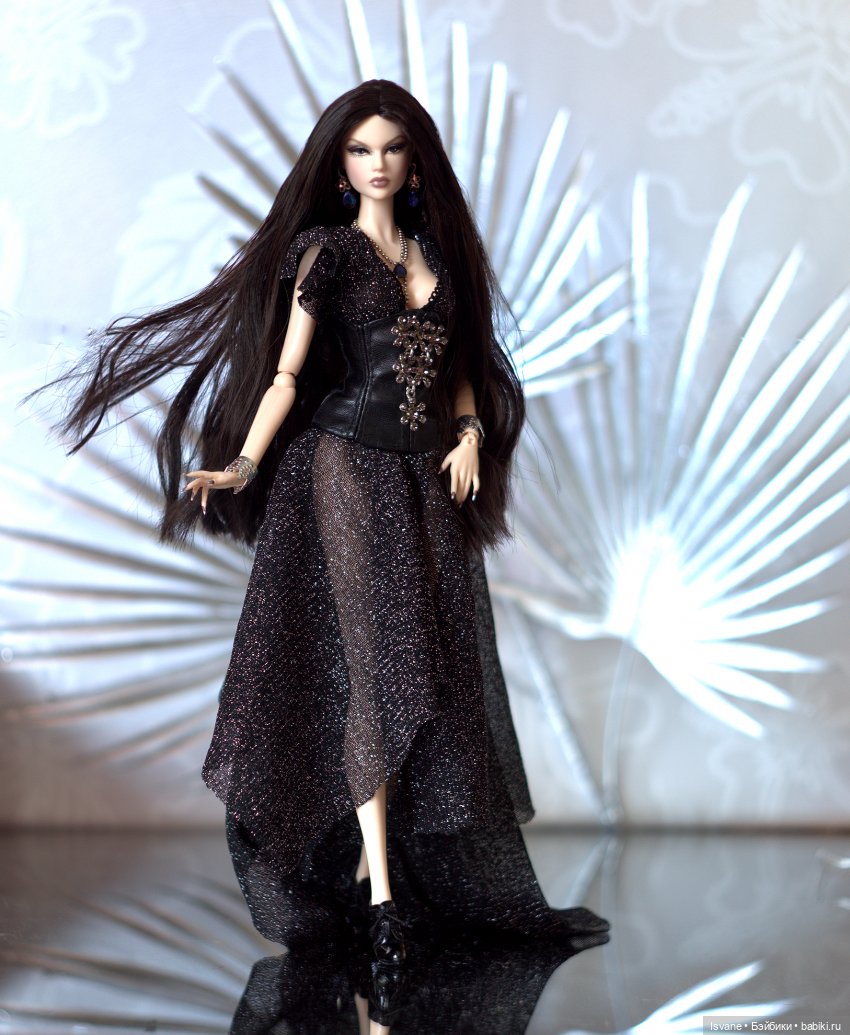 Моя коллекция. Куклы от JHDFASHIONDOLL: сравнение Anna May Obsessed и Anna May The Brides of Dracula Lucy (фото 7)