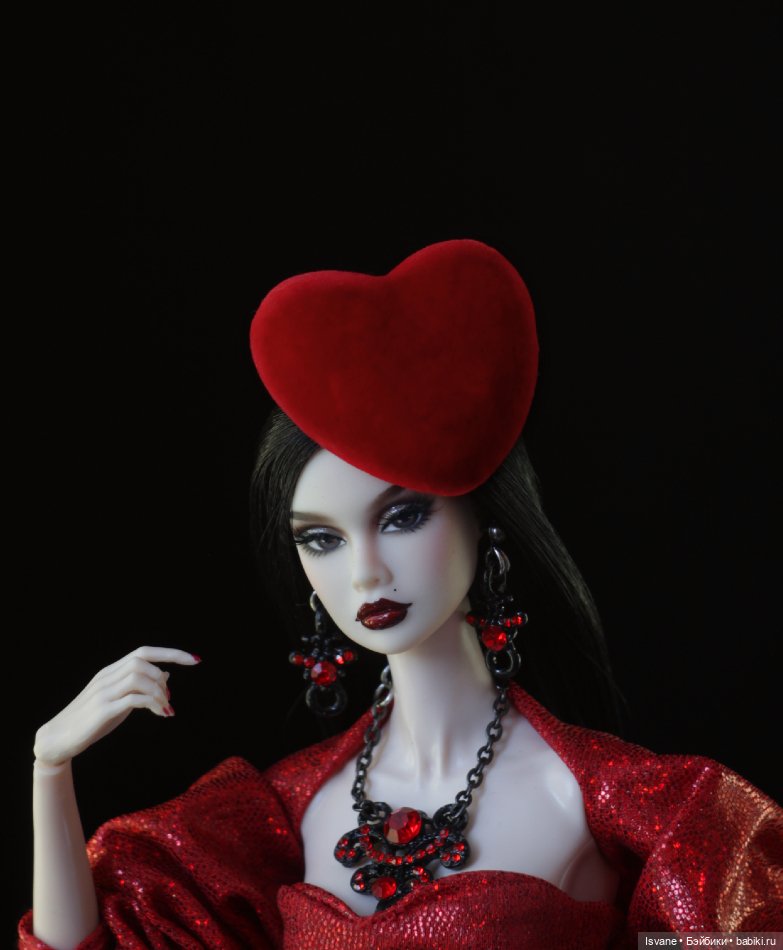 "Mad Hatter" или креативные головные уборы - треш или фэшн (фото 8)