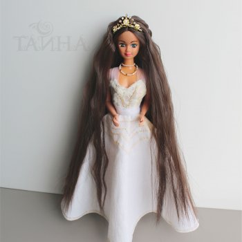 Петра в белом