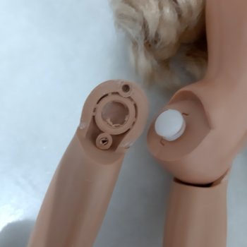 Помогите! Как отремонтировать ногу Барби.