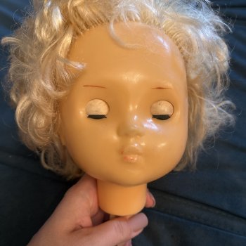 Голова куклы)))кто?)