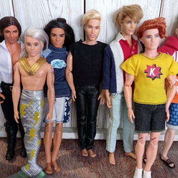 Мужская часть коллекции - разные Кены от Маттел