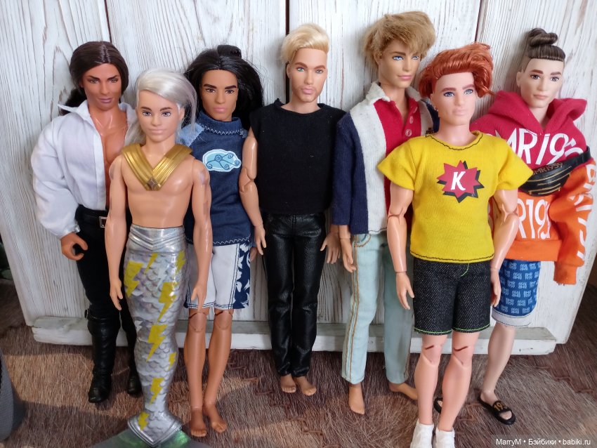 Мужская часть коллекции - разные Кены от Маттел