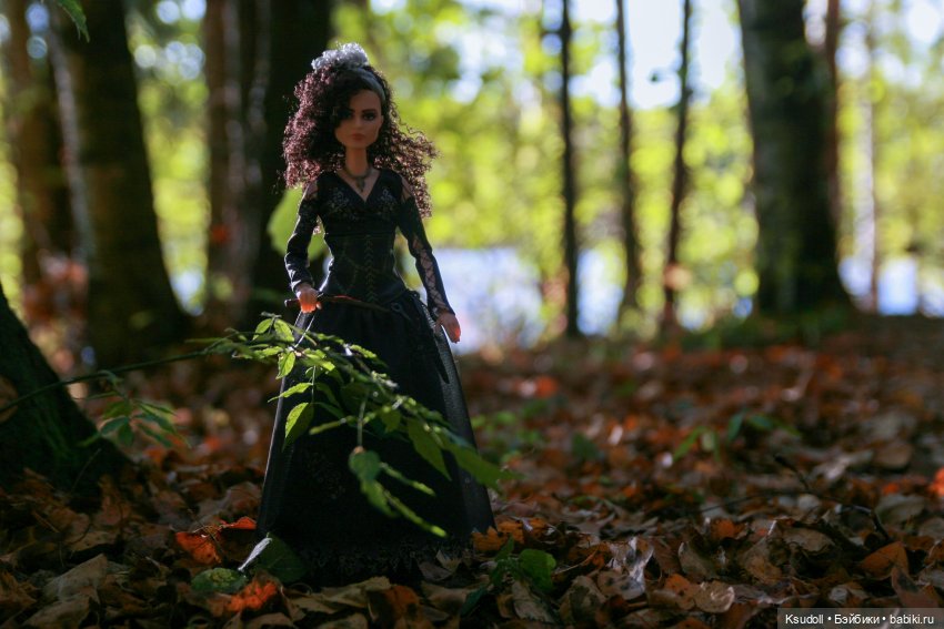 DIY Bellatrix Lestrange Costume - Emma's Bellatrix Cosplay