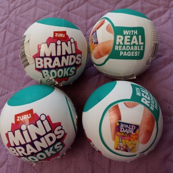 Zuru mini brands books