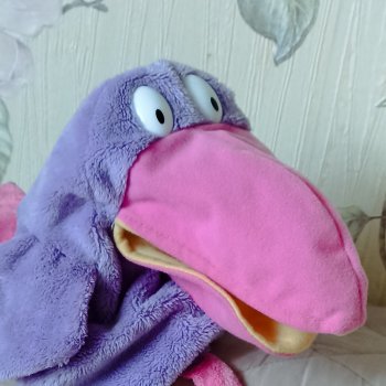 Ремонт пищика в плюшевой игрушке