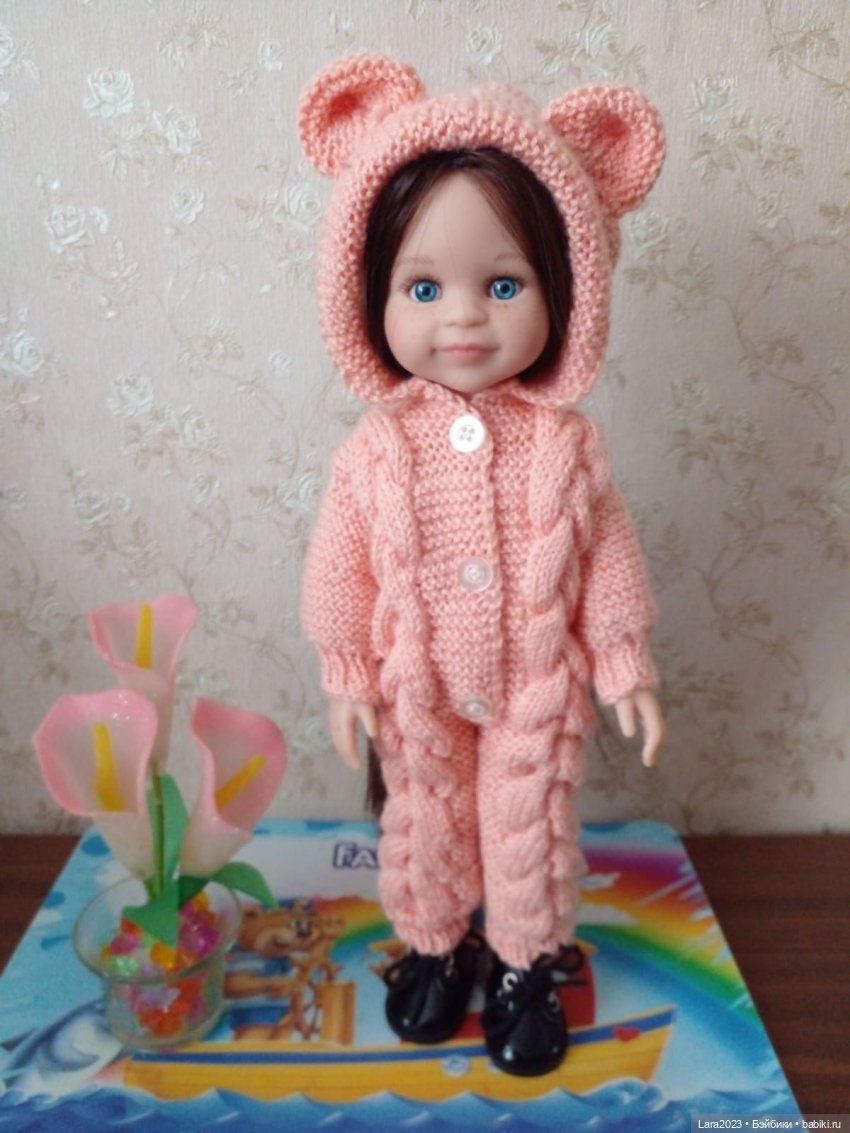 Комбенизон Мишка связаный на куклу паола рейна. Обувь не продается.