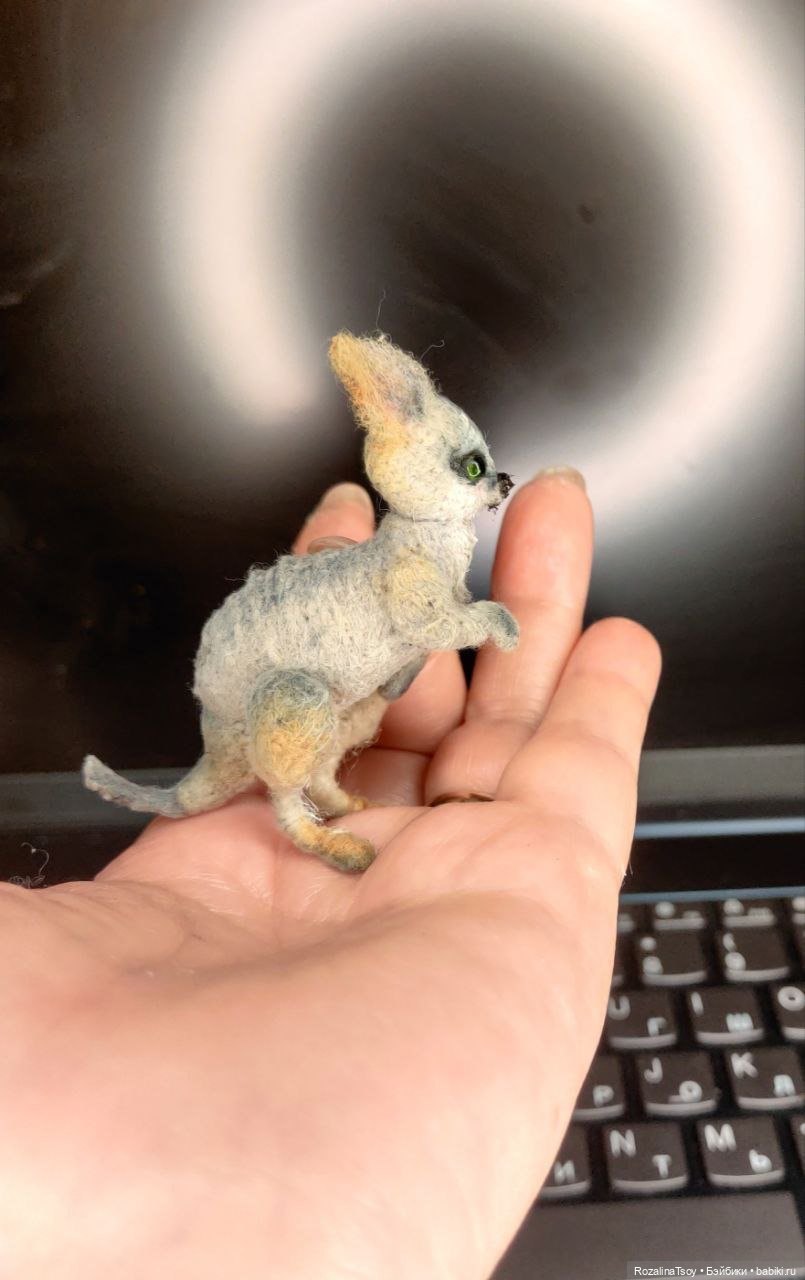 вязала сфинкса, а получился кенгуренок))5 см