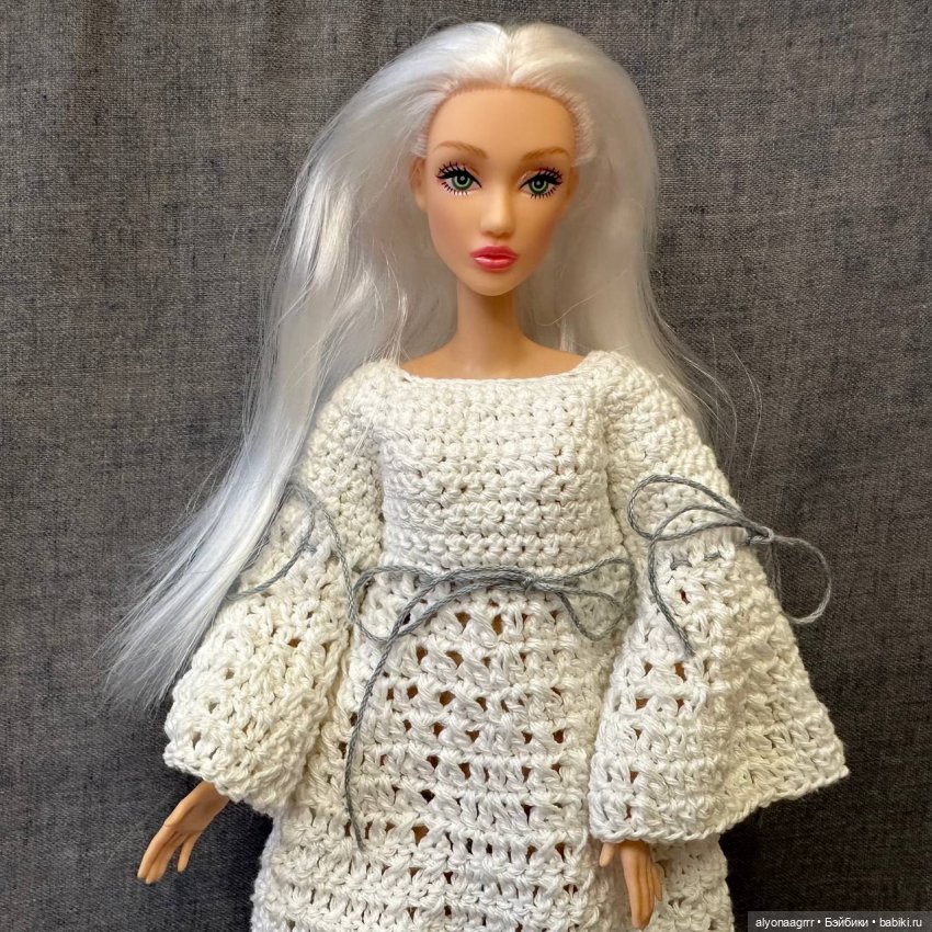 Связала я девчонкам платьев длинных