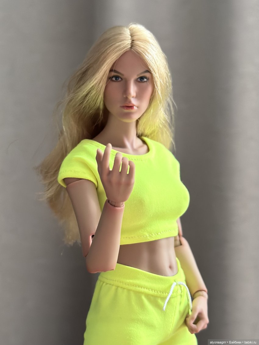 Давайте отправим девушку в отпуск