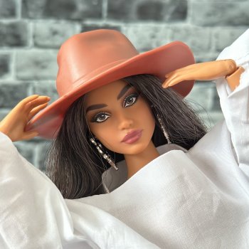 Аделина дурачится