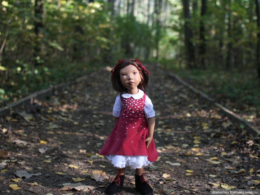 Алика и платье-мухомор — Игровые куклы Zwergnase (Цвергназе) Junior: Джуниор (фото 9)