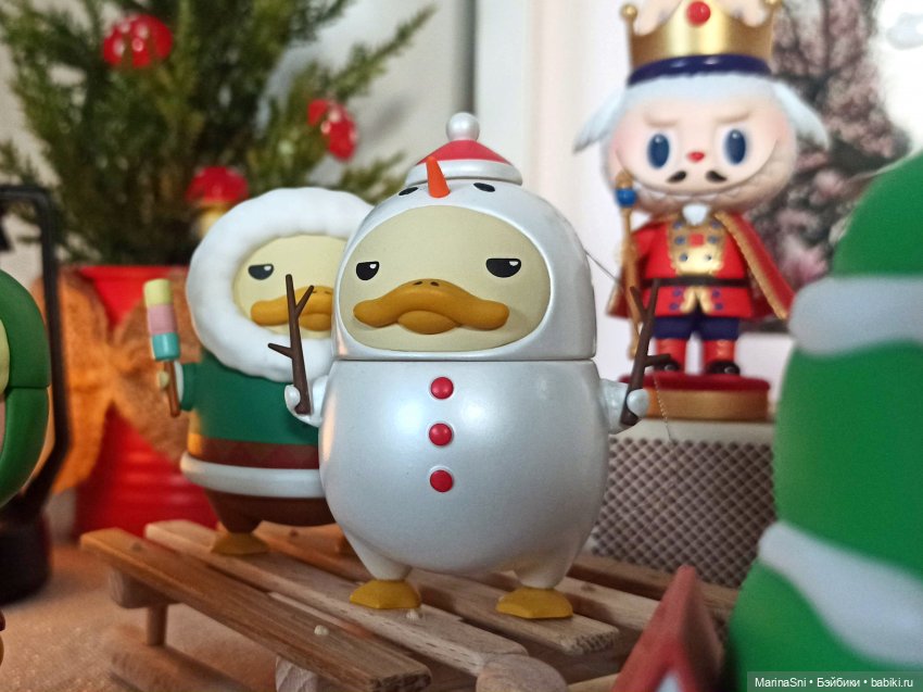 Новогодняя подборка фигурок Pop Mart (фото 8)
