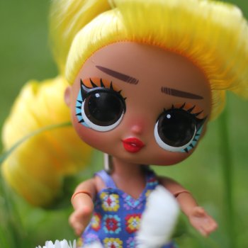 Прогулка по вечернему саду с LOL Tweens