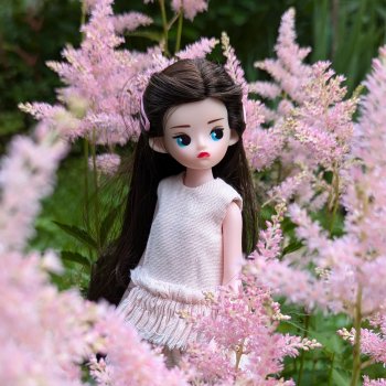 Зоя в цветах. Опять