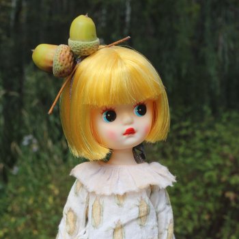 Желточек на прогулке