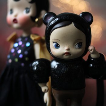 День брюнеток