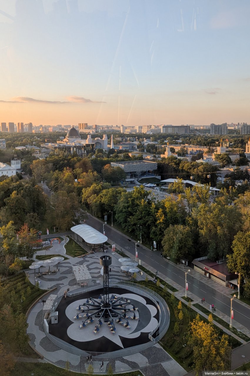 Джейн на колесе обозрения (фото 4)
