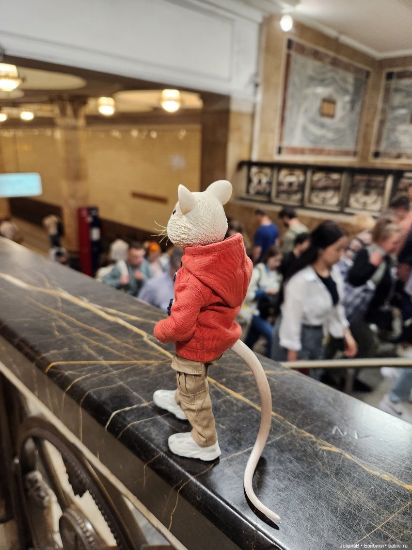 Мышь лабораторная. Будни учёного мыша