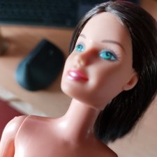 Полоса на лице Барби - нужна помощь!