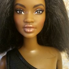 Продам  Barbie Looks N2.