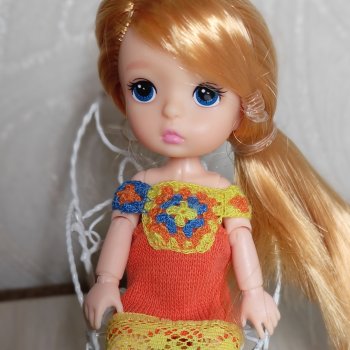 Бабушкин квадрат в кукольной одежде