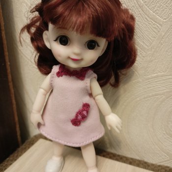 Платьев много не бывает.