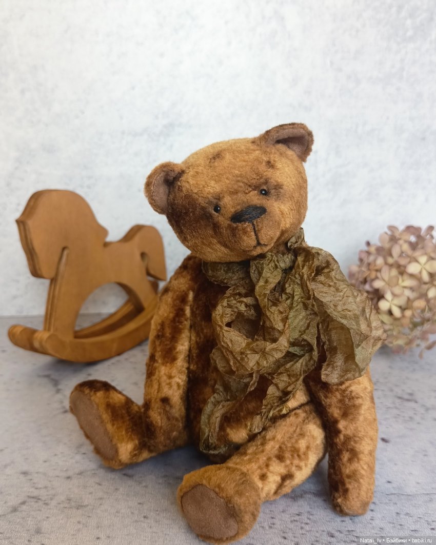 Мишка ростом 18 см. Винтажный плюш, опилки, древесная шерсть, металлический гранулят, гречишная лузга, набивка софт.
