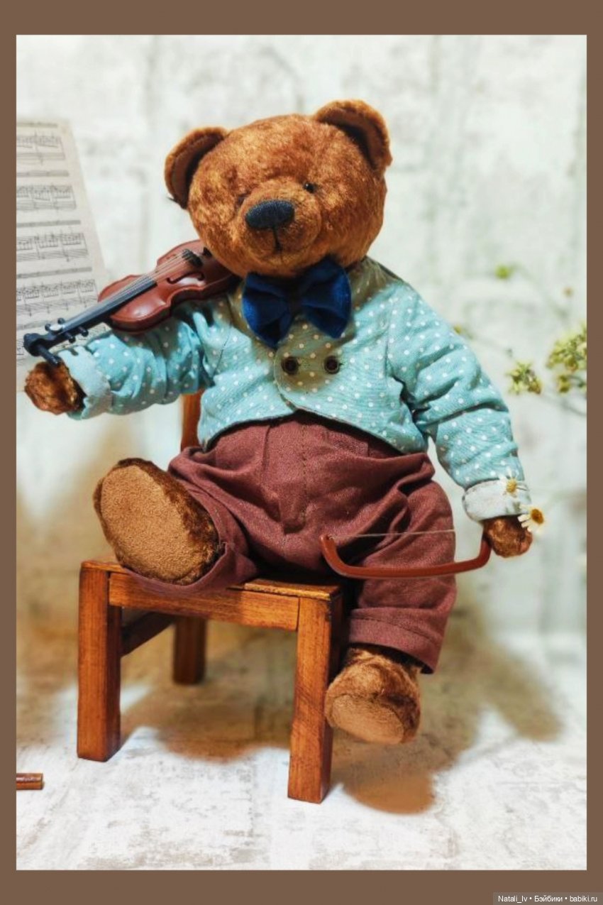 Мишка скрипач сшит из винтажного плюша ручного окрашивания, одежда съёмная, хлопок. Рост мишки 21 см.