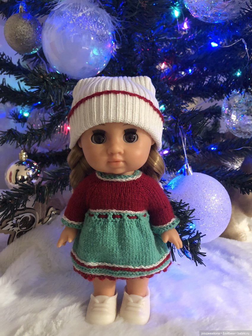 Мила, Соня, и друзья. Домашние фото у Новогодней Елочки