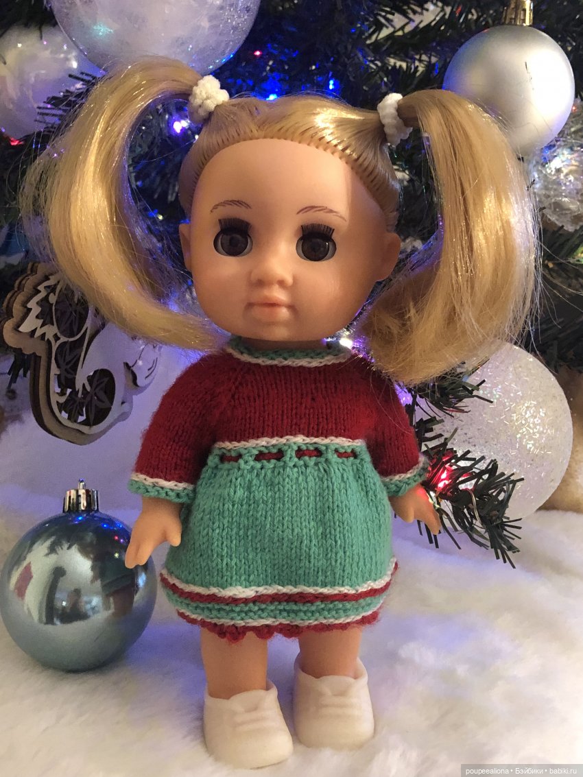 Мила, Соня, и друзья. Домашние фото у Новогодней Елочки (фото 2)