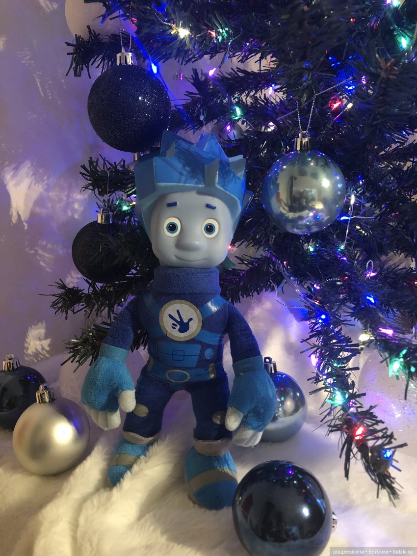 Мила, Соня, и друзья. Домашние фото у Новогодней Елочки (фото 9)