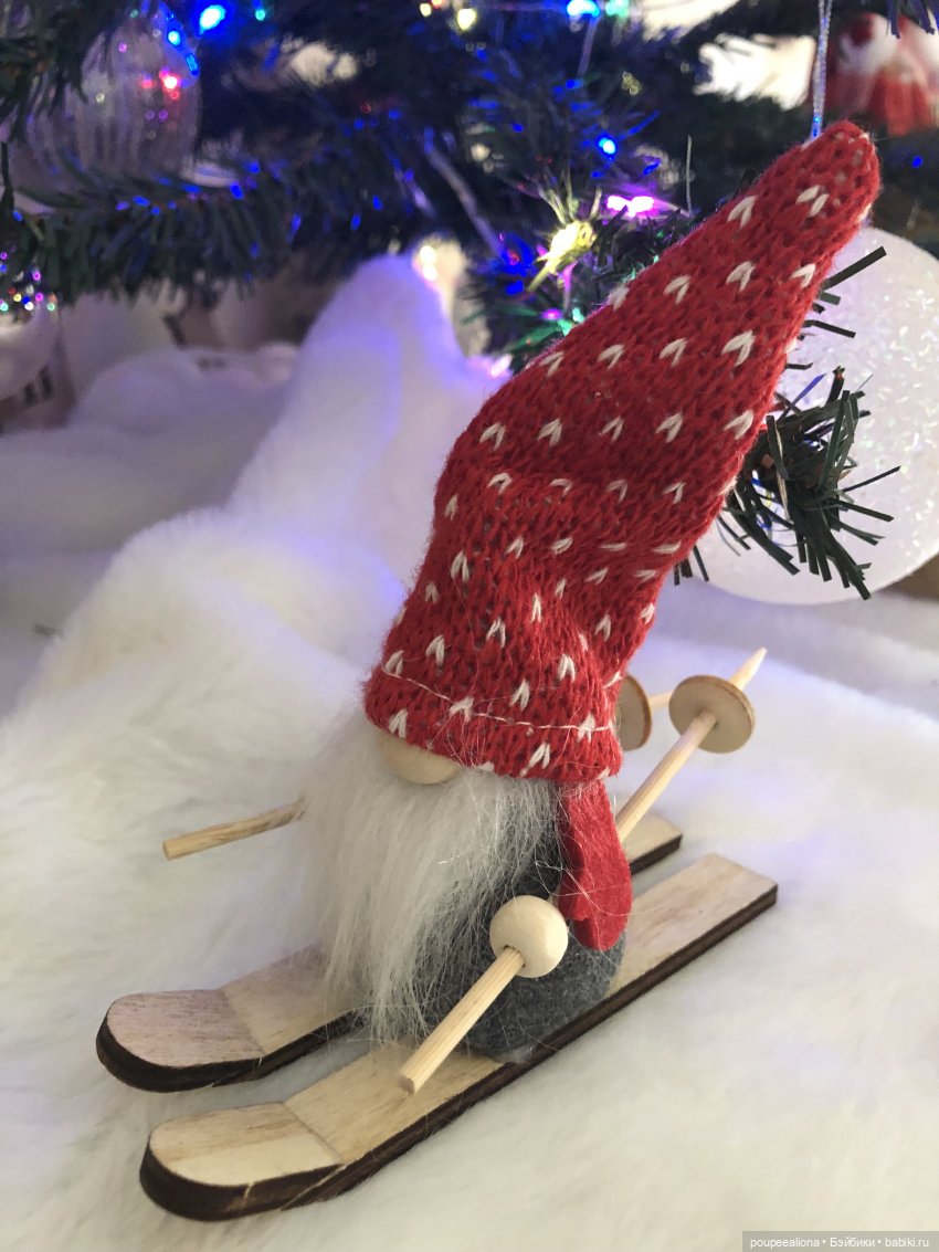 Мила, Соня, и друзья. Домашние фото у Новогодней Елочки (фото 8)