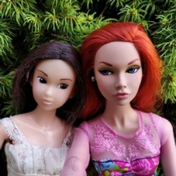 Аюми и Чарли на даче