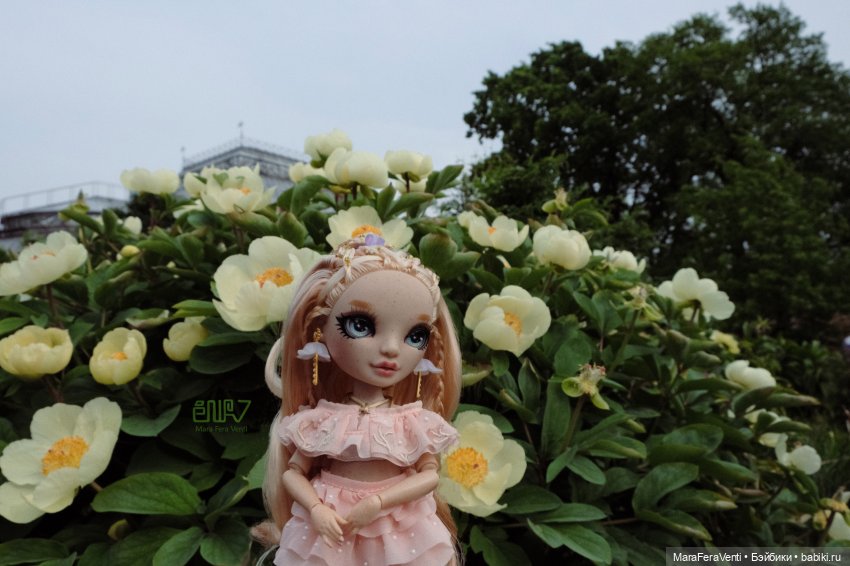 Магнолия и Квезаль гуляют в саду (фото 8)