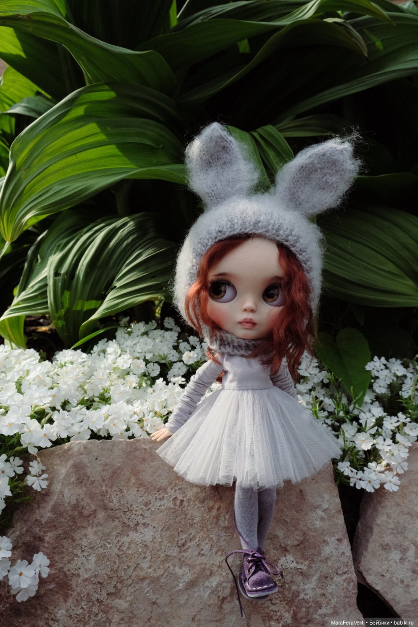 Магнолия и Квезаль гуляют в саду